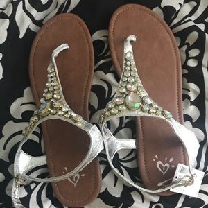 New with tags size 9 silver sparkly sandals